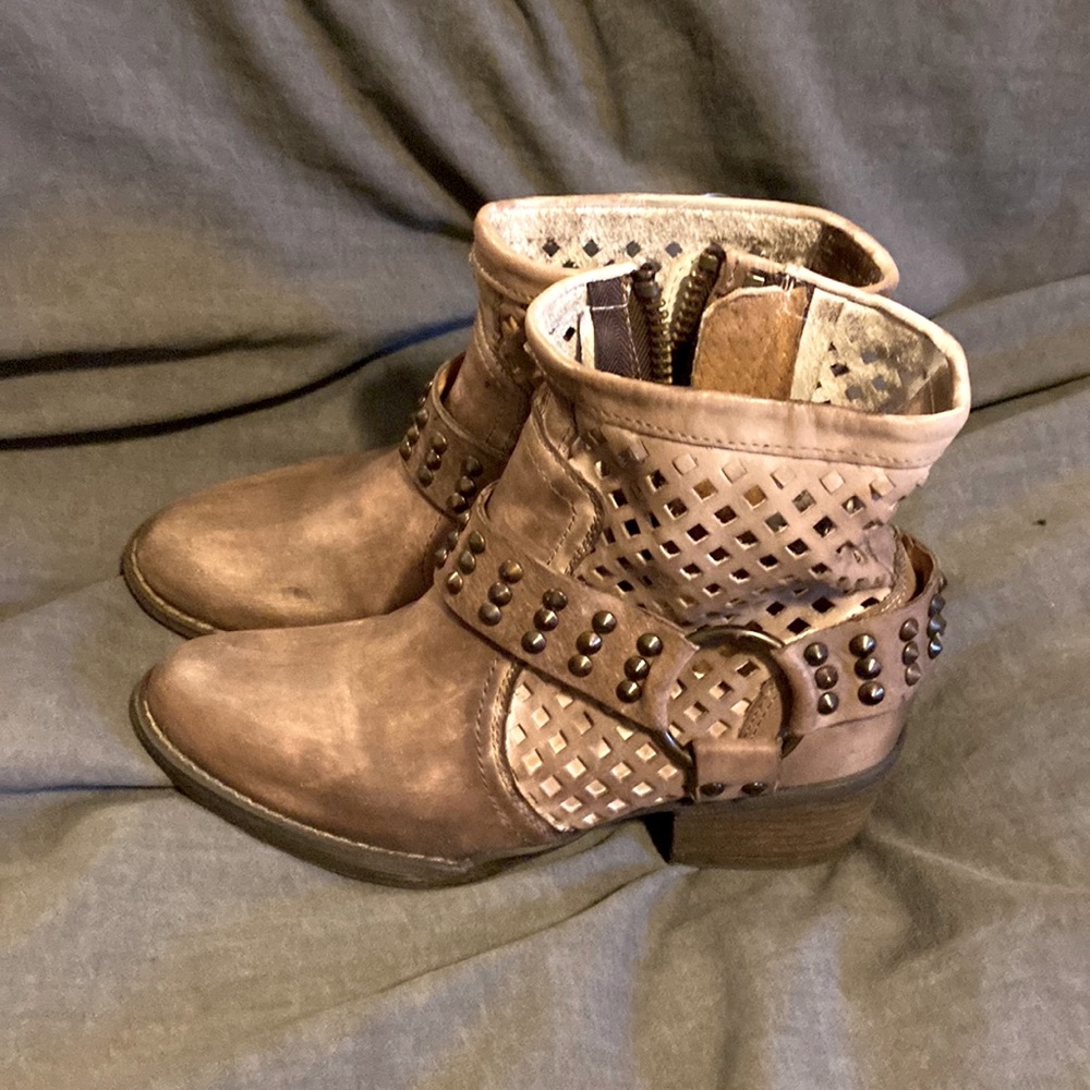 Very Volatile NWOT Taupe Booties with buckle hardware accents